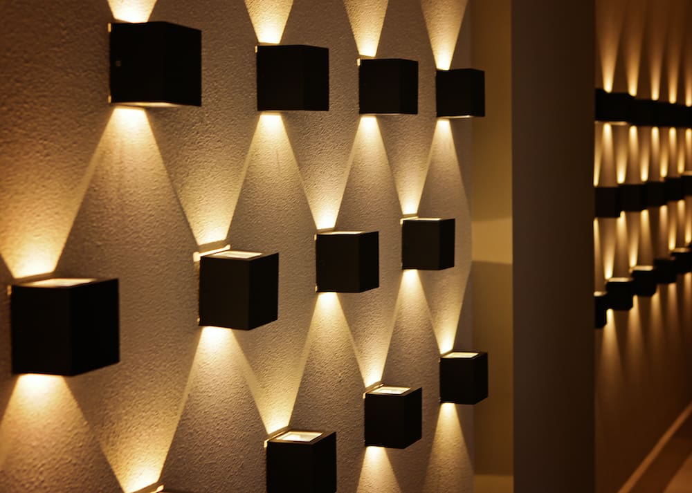 Black light in the form of a cube on the wall, perspective, yellow light, a graphic pattern of light.