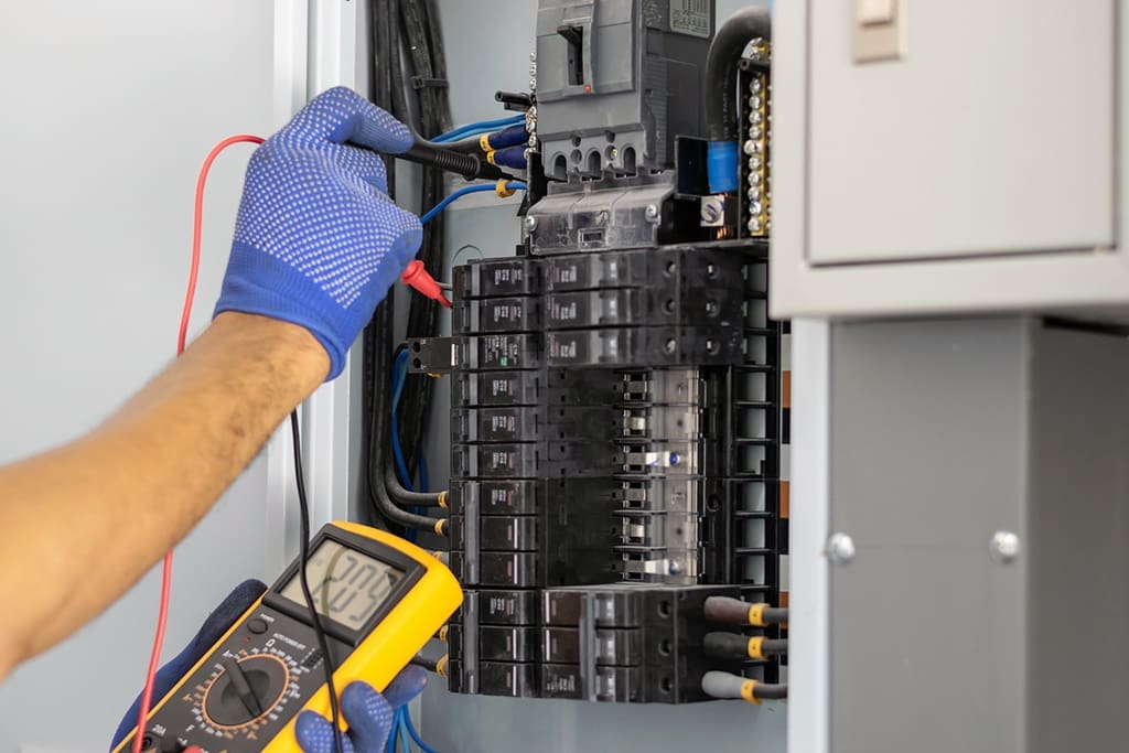 Emergency electrician checking power