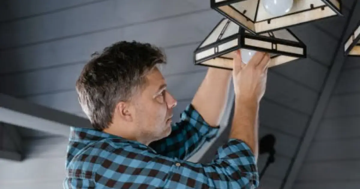 Safe checks at home for flickering lights